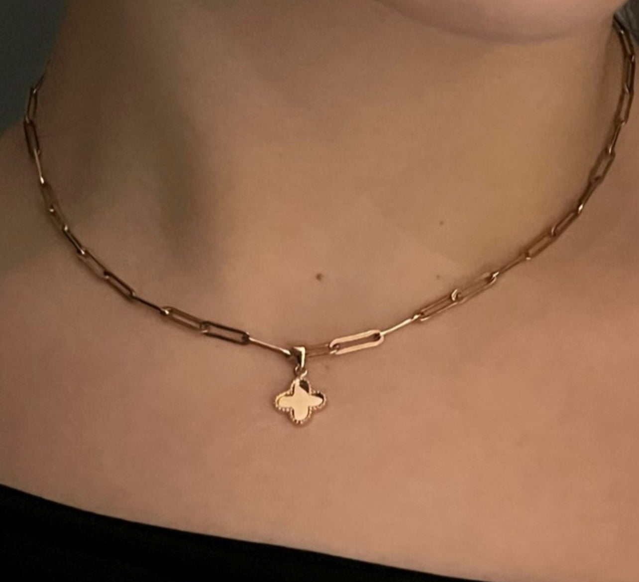 ROSE GOLD CLOVER PENDANT ON NECKLACE