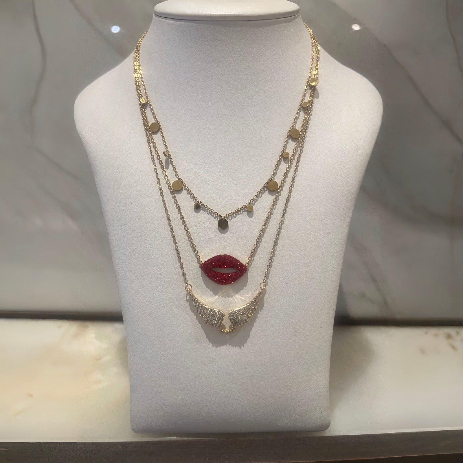 red lips necklace