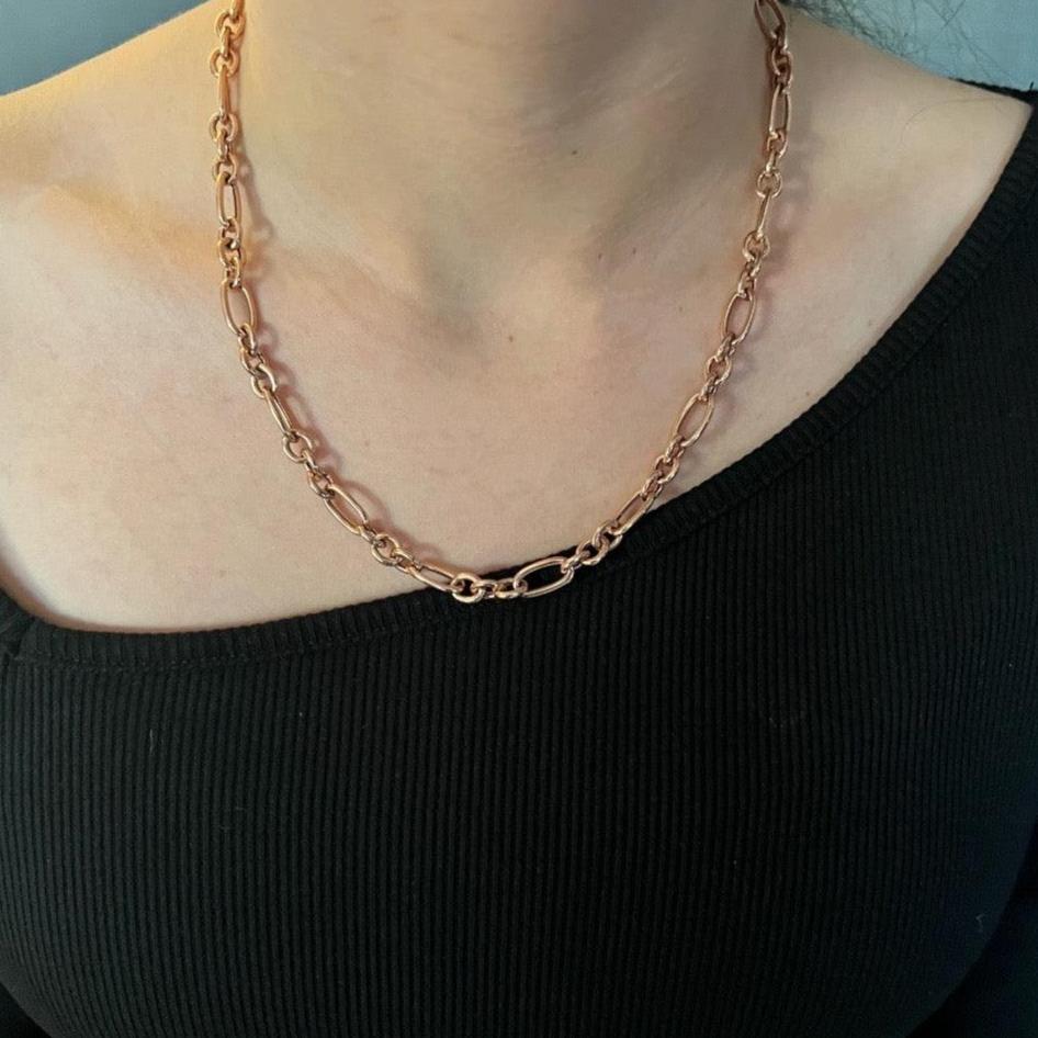 rolo links interlocked with three small links and one medium link in sterling silver, rose gold plated. Imported from Italy