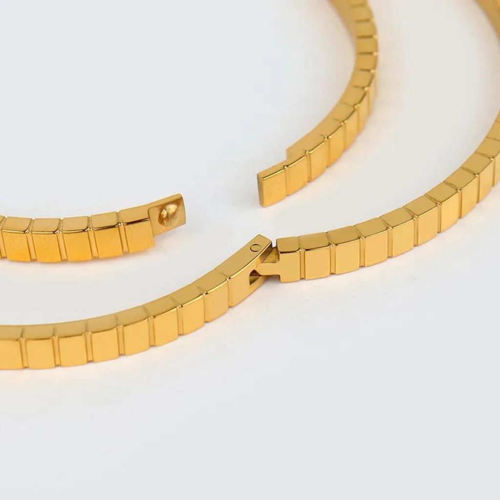 indented gold bangle