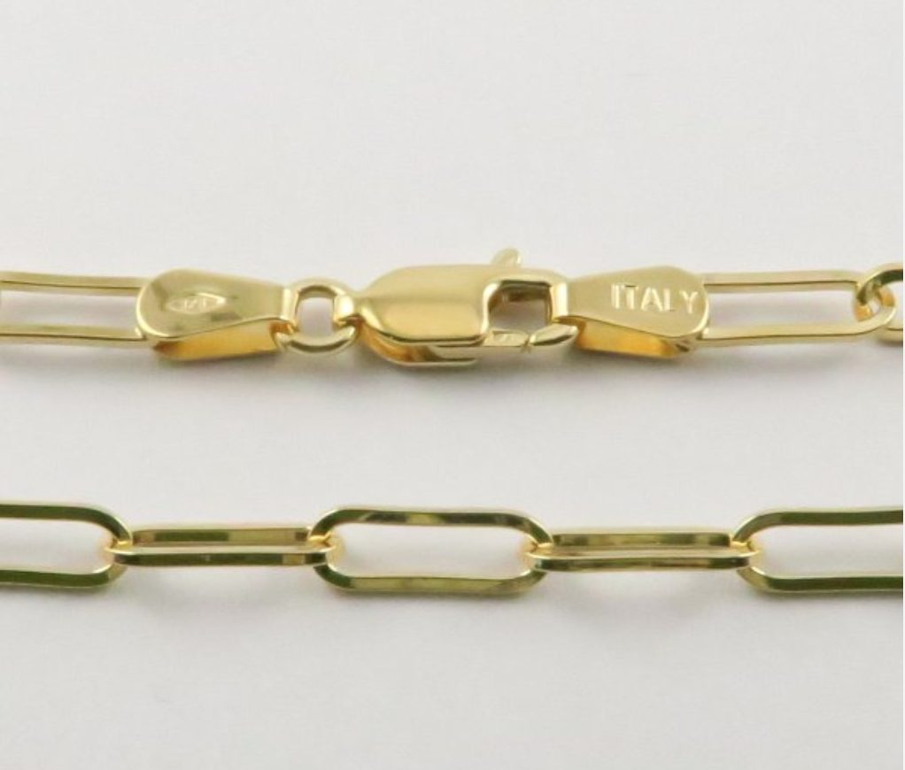 paperclip necklace close up showing the 9kt gold made in italy stamp