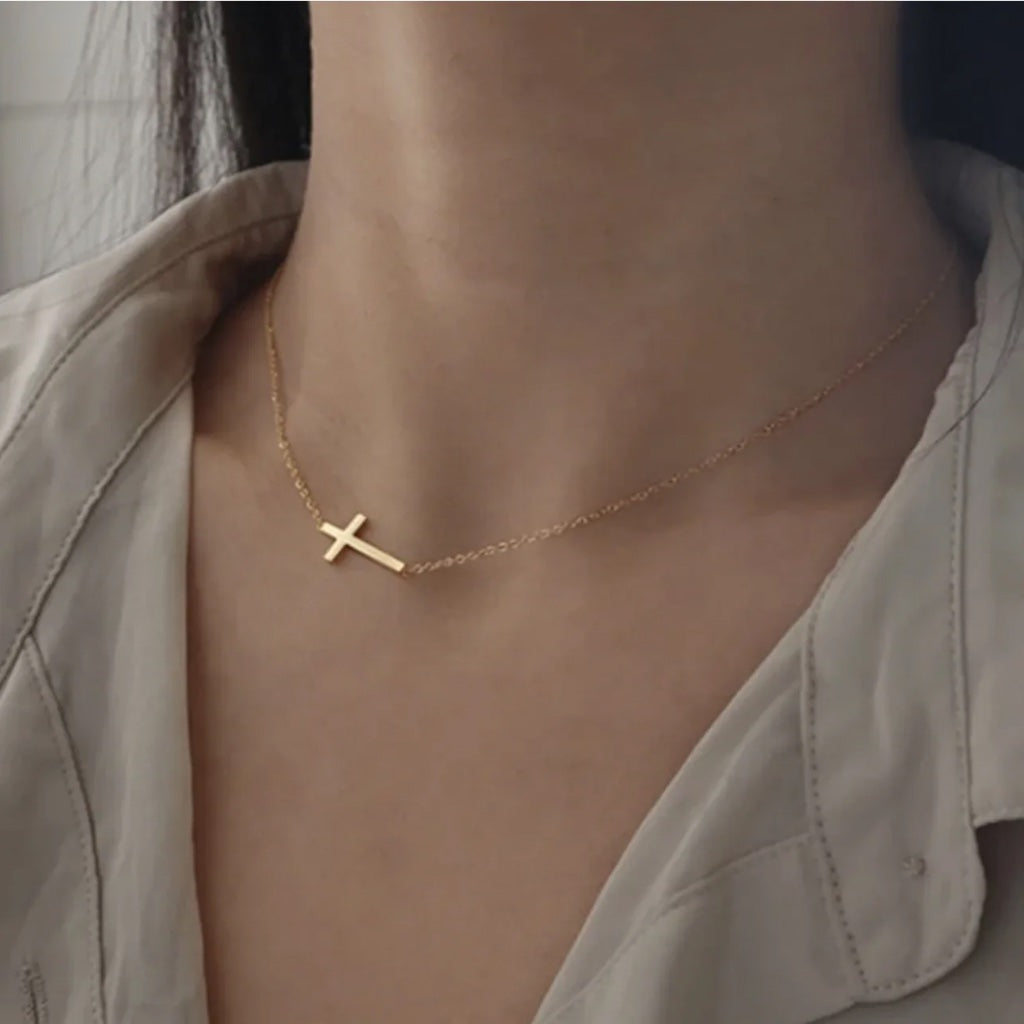side cross necklace in gold 1