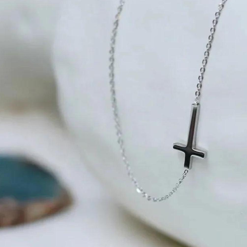 side cross necklace in silver 3