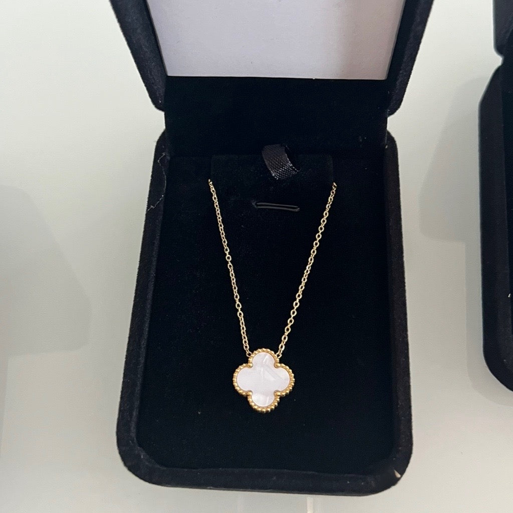 single clover necklace white and gold